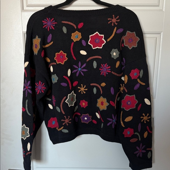 Colorful Floral Embroidered Women's Cardigan M/L Missing 1 Button - Picture 3 of 12